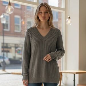 Ca va de Soi -  Women's V-Neck Sweater in Gray